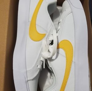 Nike Court Royale AC Canvas, 8, white &yellow